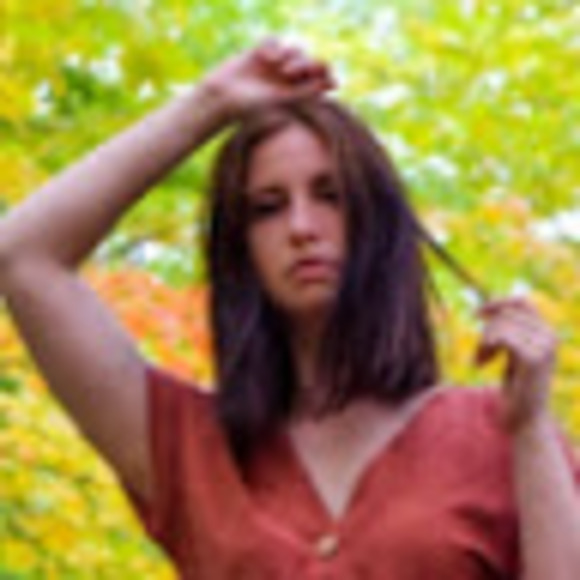 Meet your Posher, Hannah - Picture 1 of 1